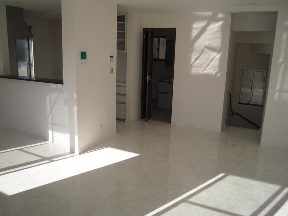 Living. Window surface are also many