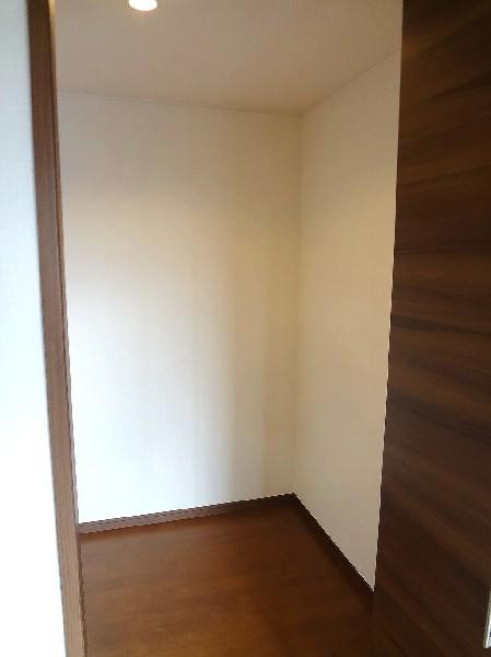 Receipt. Walk-in closet