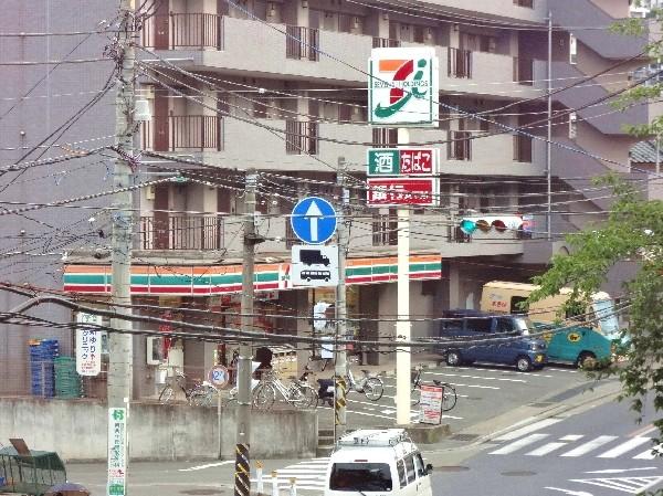 Convenience store. 1000m to Seven-Eleven