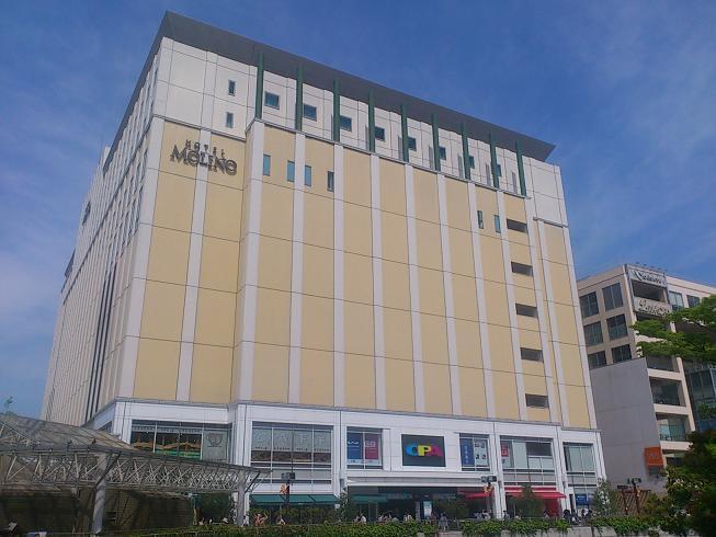 Shopping centre. 760m until Shinyurigaoka Opa