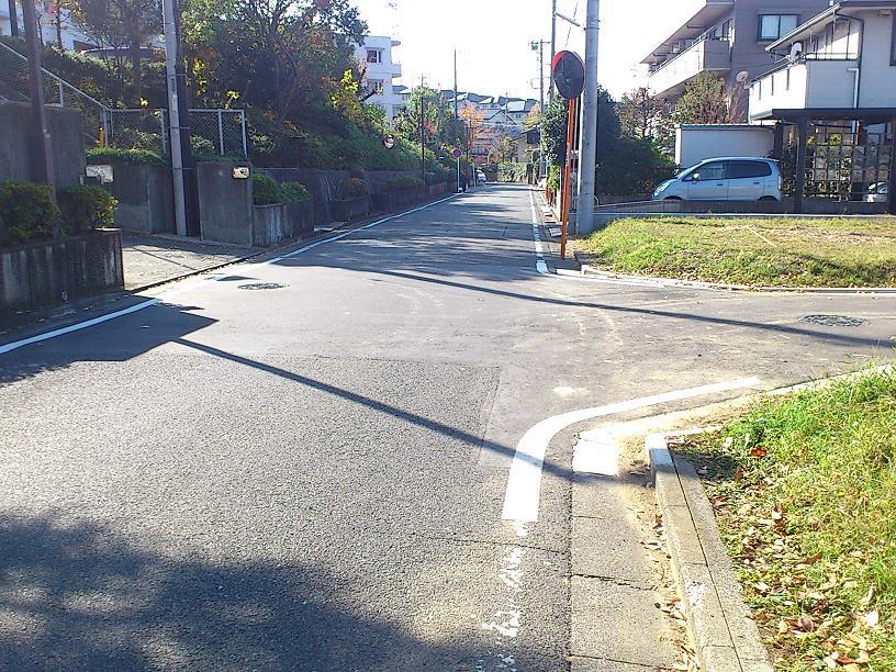 Local photos, including front road. Local (11 May 2013) Shooting