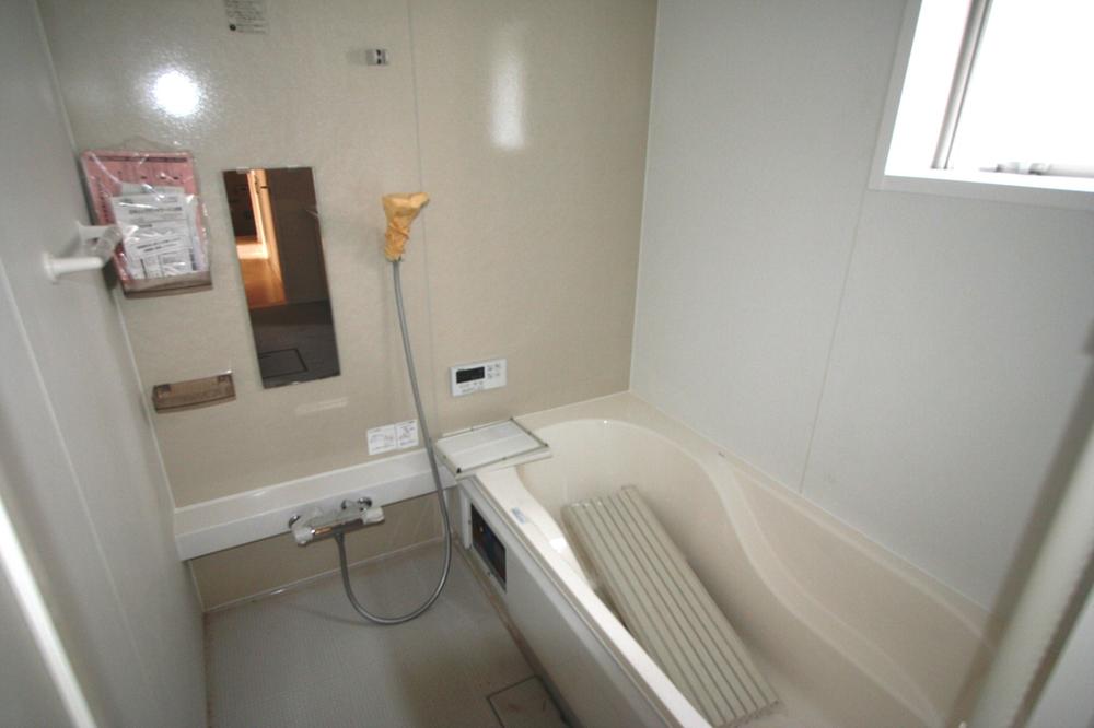 Bathroom. Local (July 2013) Shooting