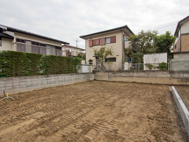 Local photos, including front road. Local (10 May 2013) Shooting