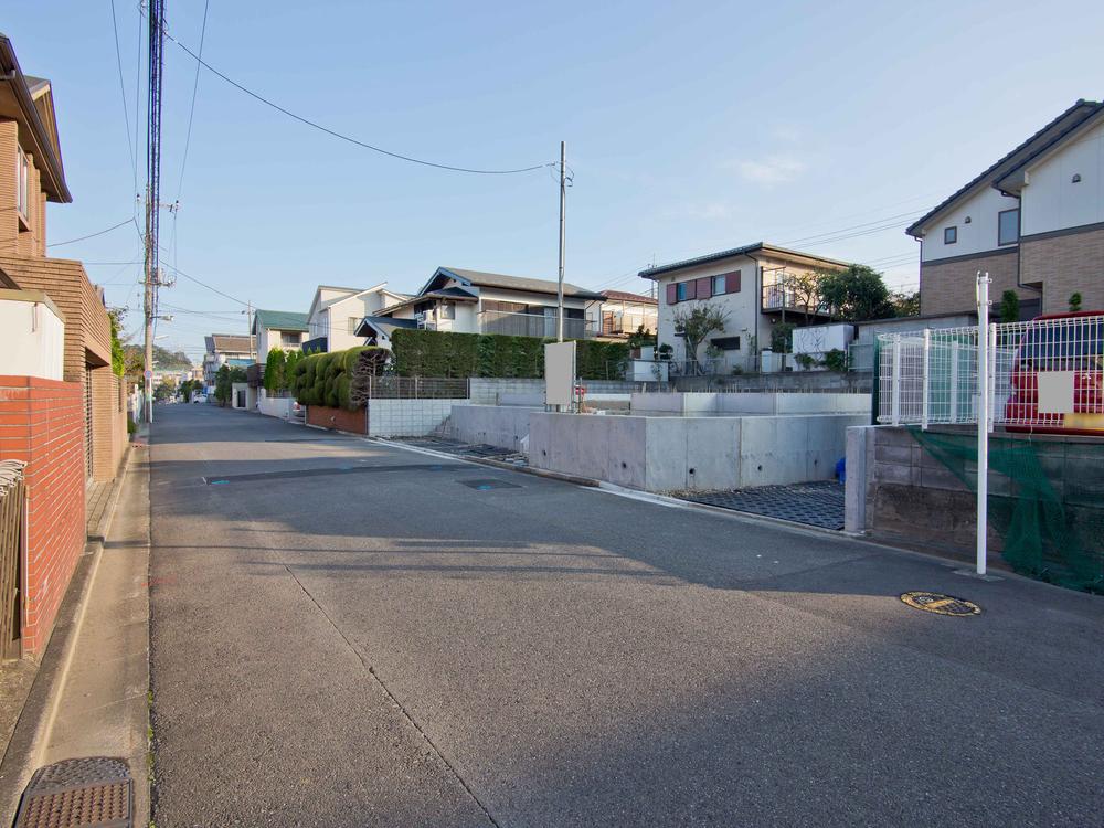 Local photos, including front road. Local (10 May 2013) Shooting