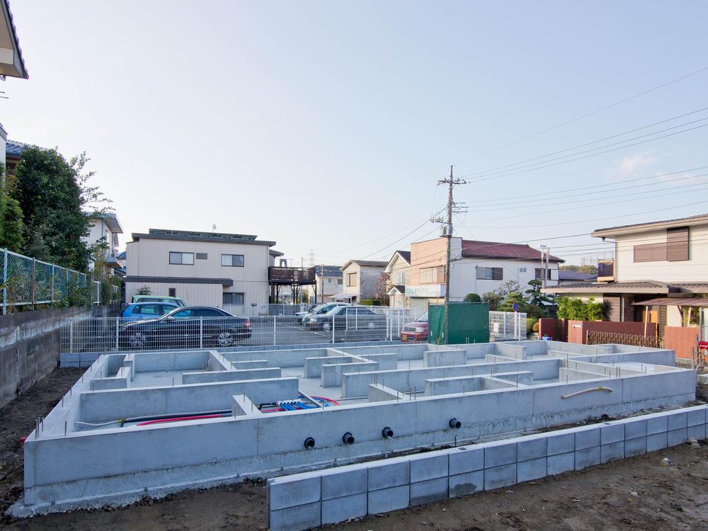 Local photos, including front road. Local (10 May 2013) Shooting