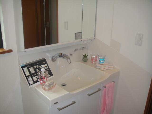 Wash basin, toilet. Indoor (10 May 2013) Shooting