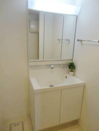 Wash basin, toilet
