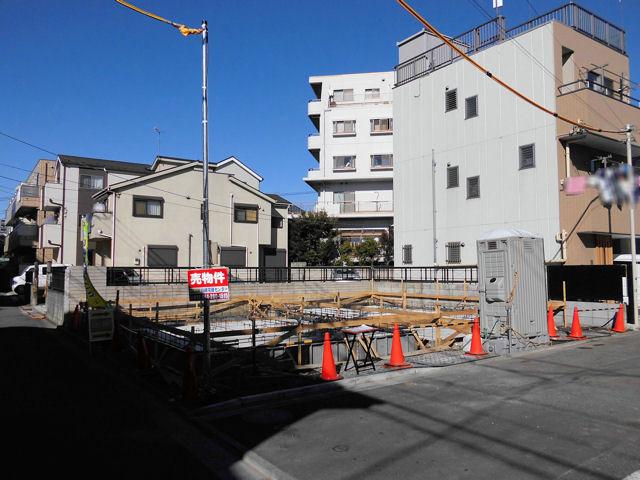 Local photos, including front road. Local (12 May 2013) Shooting