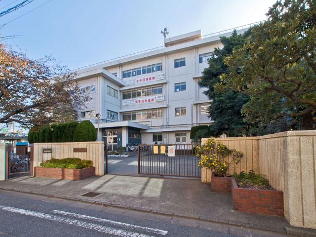 Junior high school. 830m to the Kawasaki Municipal the Southern nurse junior high school