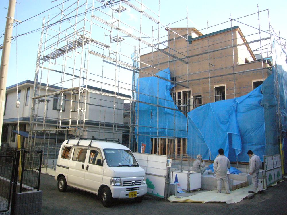 Local photos, including front road. Local (December 13, 2013) Shooting