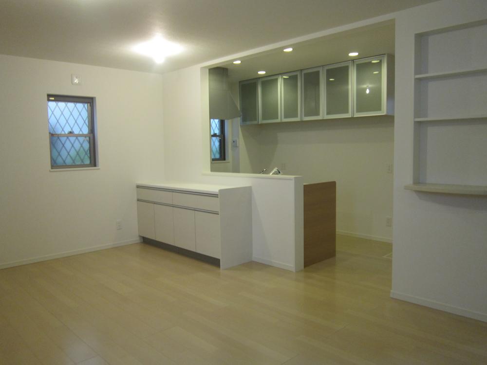 Same specifications photos (living)