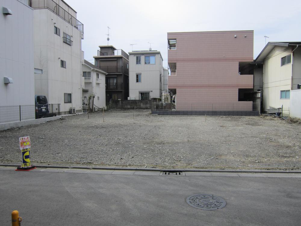 Local photos, including front road. Local (10 May 2013) Shooting