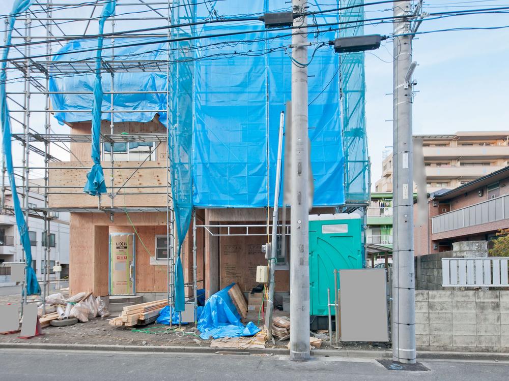 Local photos, including front road. Local (12 May 2013) Shooting