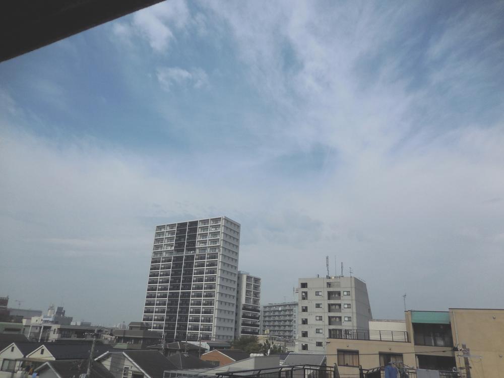 View photos from the dwelling unit. View from the site (November 2013) Shooting