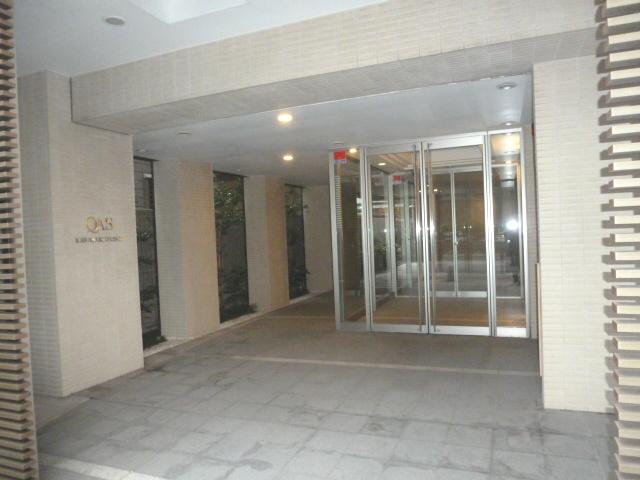 Entrance. Common areas