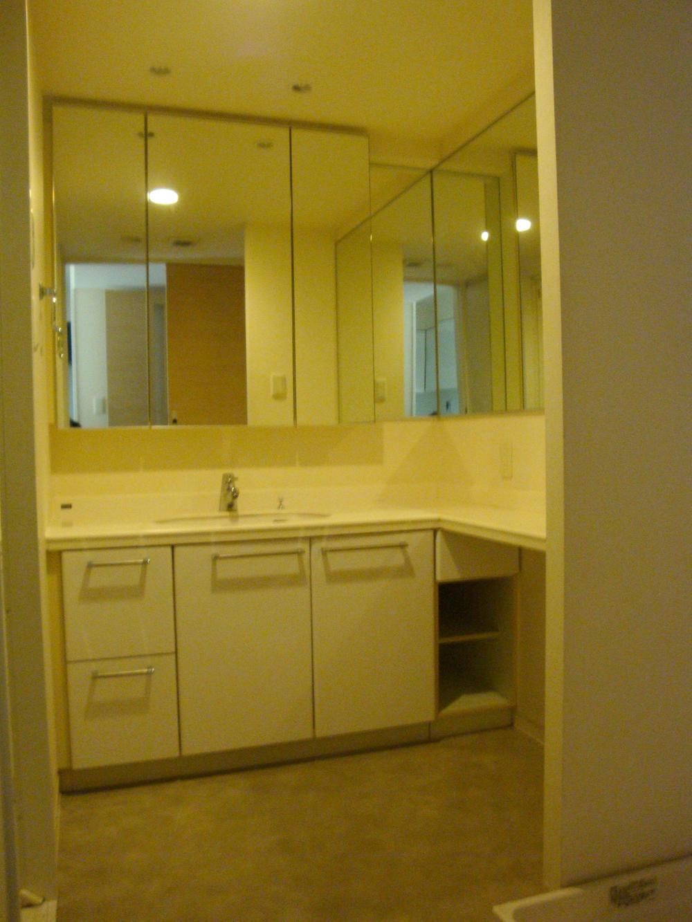 Wash basin, toilet