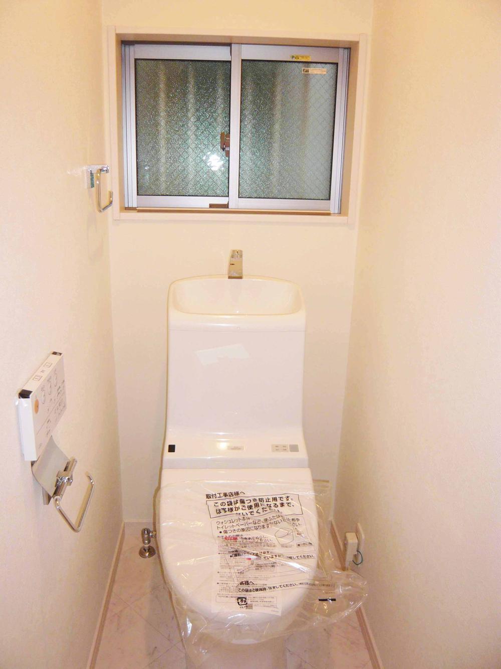 Toilet. Indoor (12 May 2013) Shooting