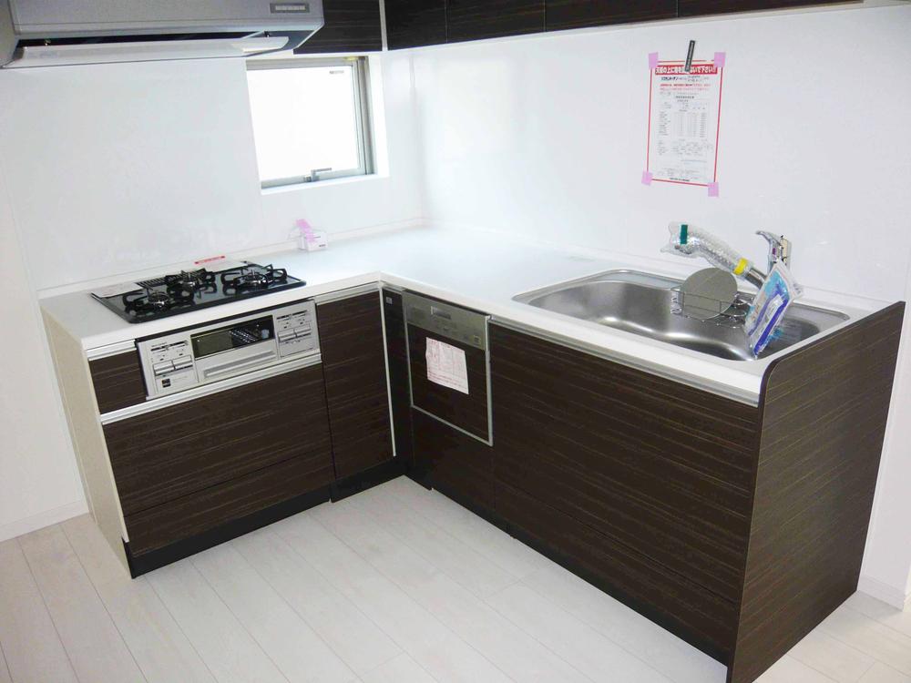 Kitchen. Indoor (12 May 2013) Shooting