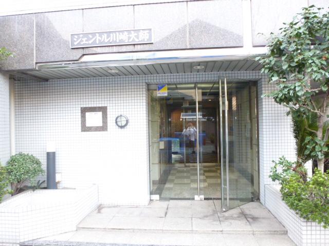 Entrance. Common areas