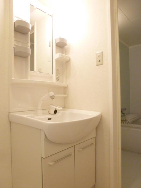 Wash basin, toilet. Indoor (10 May 2013) Shooting