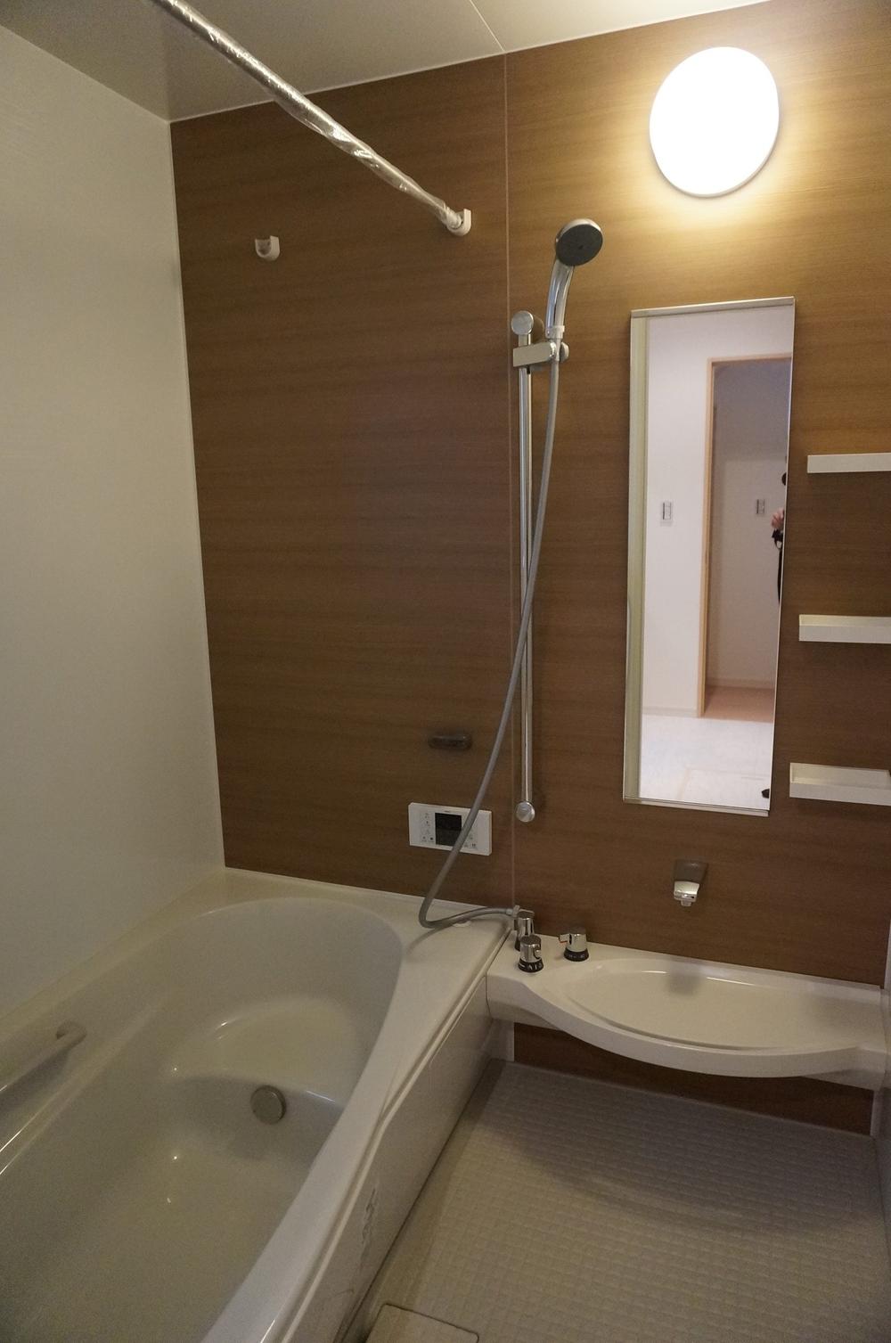 Bathroom. Spacious 1 tsubo size, With bathroom dryer!