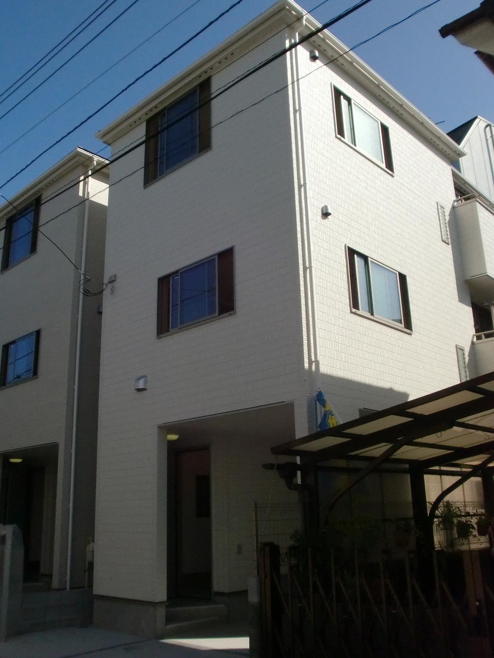 Local appearance photo. Local (August 2013) Shooting Afternoon of sunshine has hit well on the balcony.