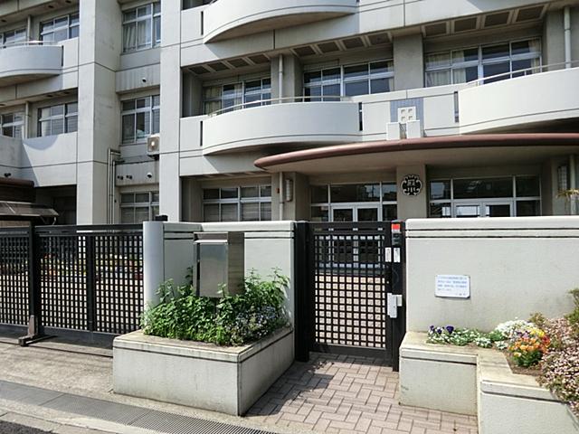 Primary school. 270m to Kawasaki City Tonomachi Elementary School
