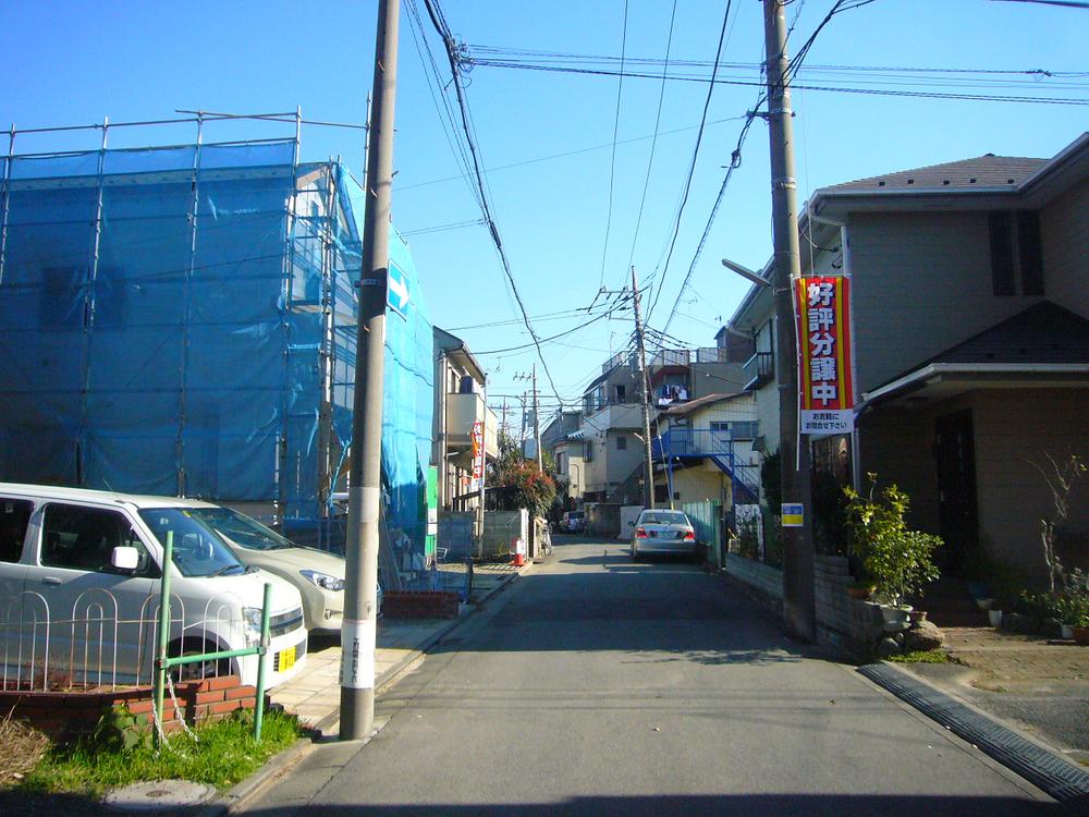 Local photos, including front road. Local (12 May 2013) Shooting Front road 4.8m Since the little street of car you can slowly also garage