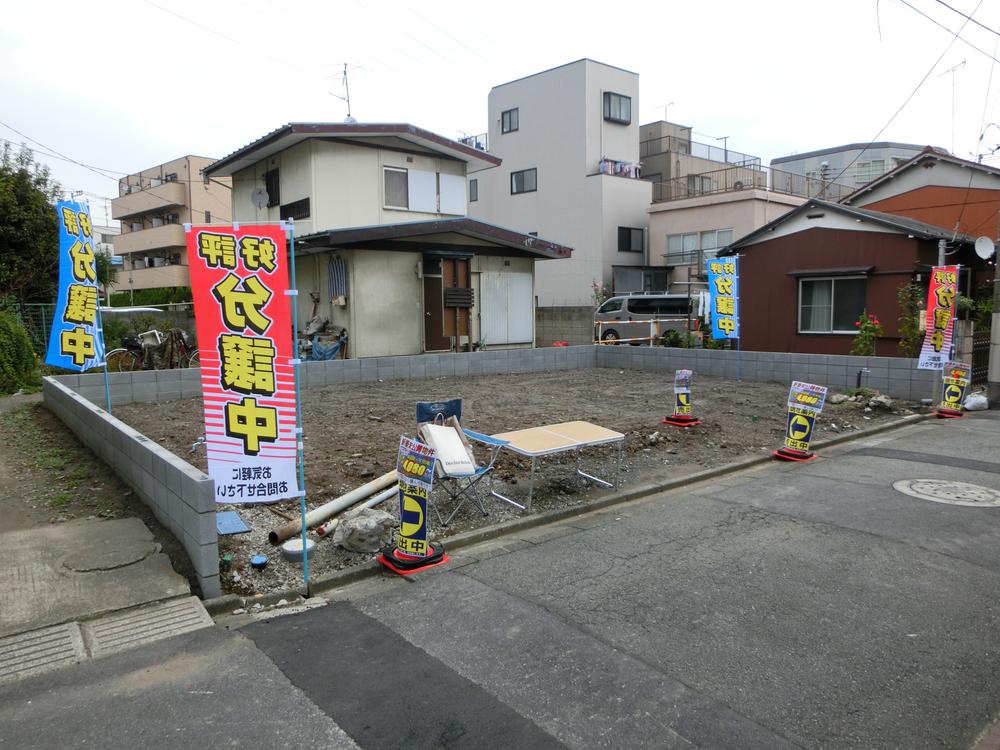 Local appearance photo. Local (11 May 2013) Shooting