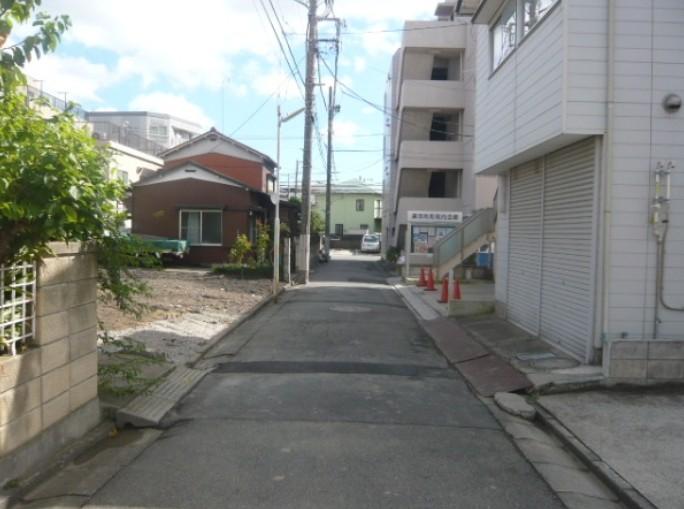 Local photos, including front road. Local (11 May 2013) Shooting