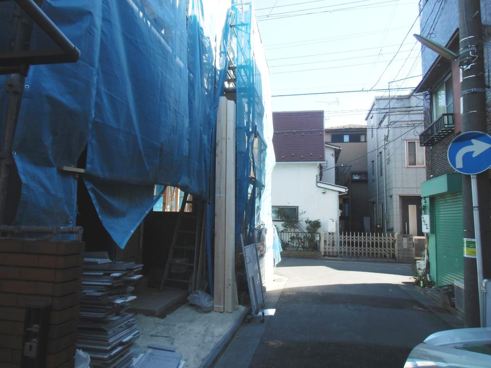 Local photos, including front road. Local (12 May 2013) Shooting