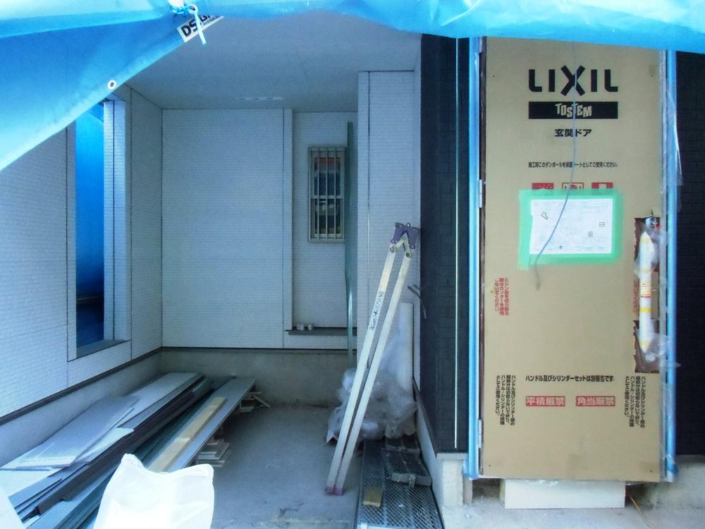 Parking lot. Also safe, built-in garage getting on and off of a rainy day!