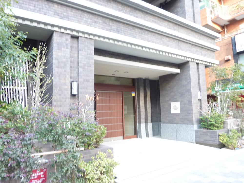 Entrance. Common areas