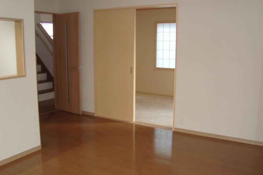 Non-living room. Shooting a Japanese-style room from the living room