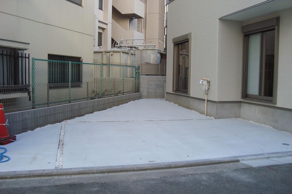 Parking lot. It is a state in which gate is open.