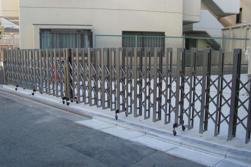 Parking lot. Now has a gate.