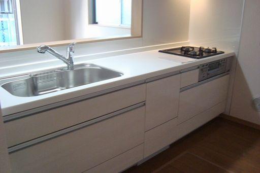 Kitchen.  [kitchen] Spacious and popular face-to-face kitchen was.