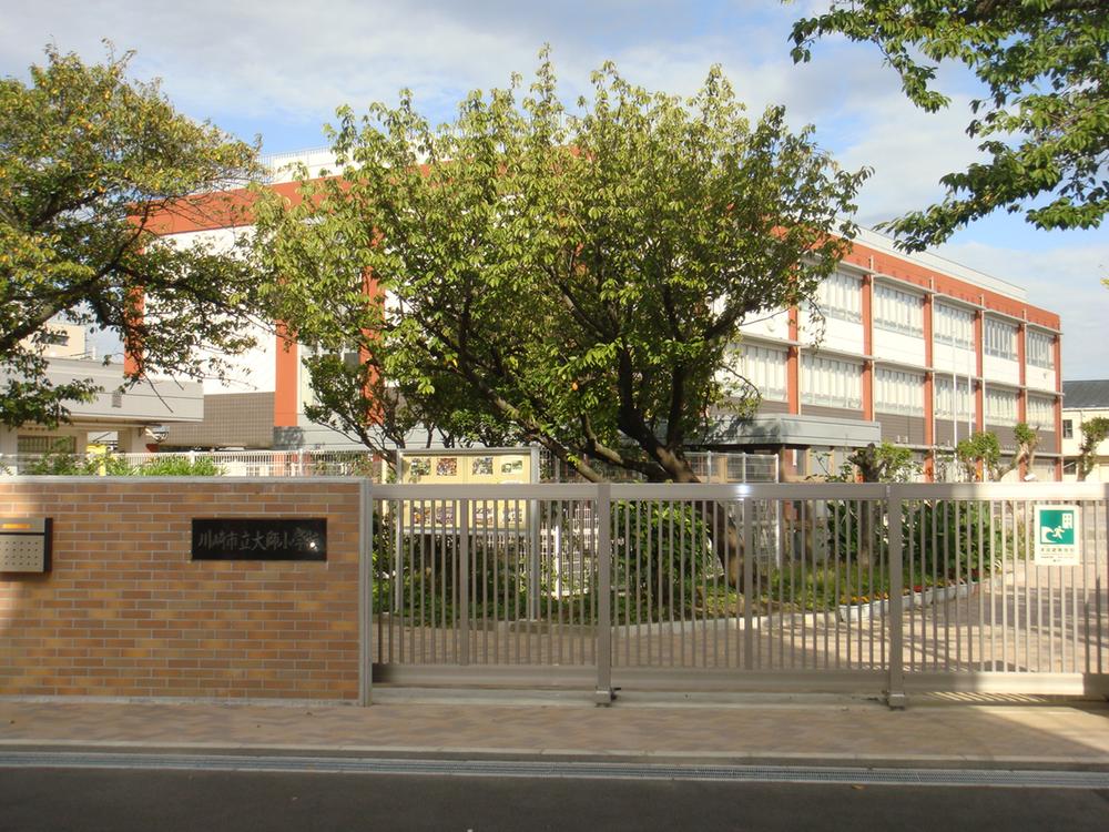 Primary school. Daishi until the elementary school is located in a 9-minute walk (about 680m)