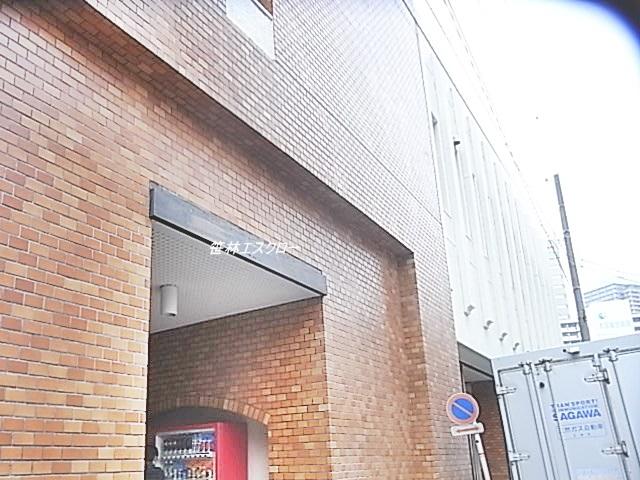 Entrance. Common areas