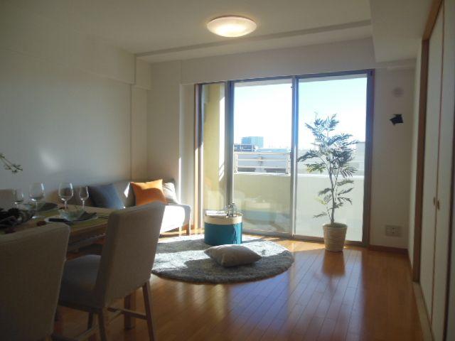 Living. Living -2