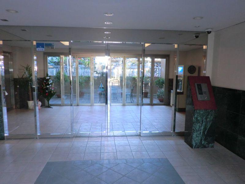 Other local. Entrance -1
