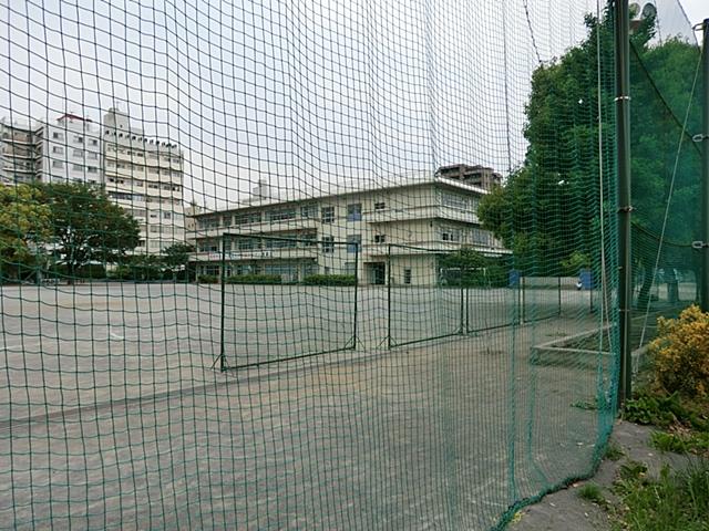 Primary school. Kawasaki City Miyamae 400m up to elementary school