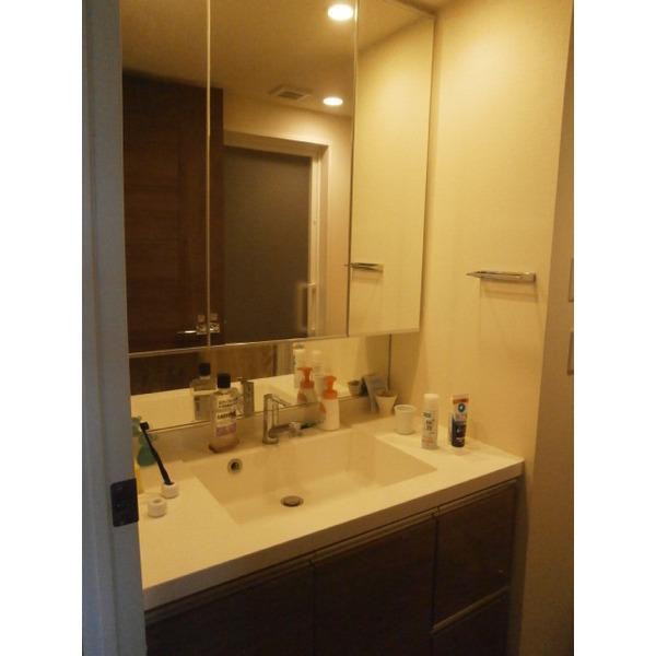 Wash basin, toilet