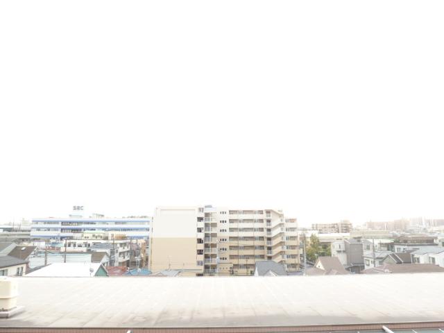 View photos from the dwelling unit. Local (11 May 2013) Shooting
