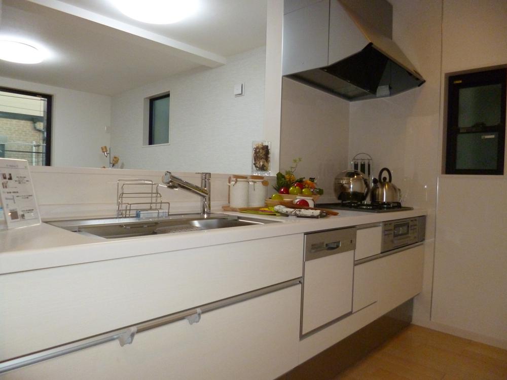 Kitchen. Indoor (12 May 2013) Shooting