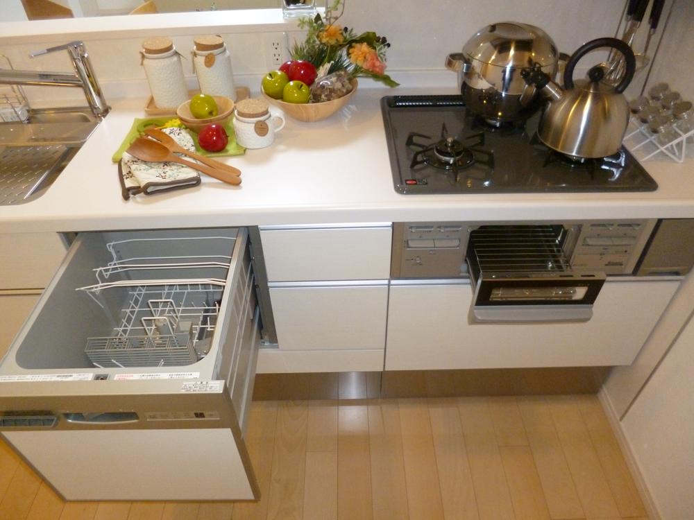 Kitchen. Indoor (12 May 2013) Shooting Dishwasher, Water purifier equipment