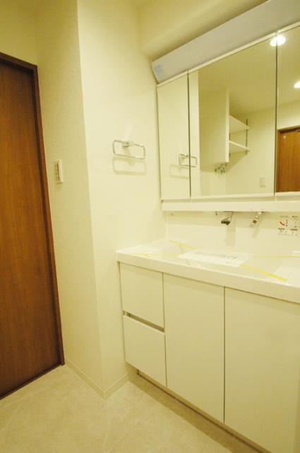 Wash basin, toilet