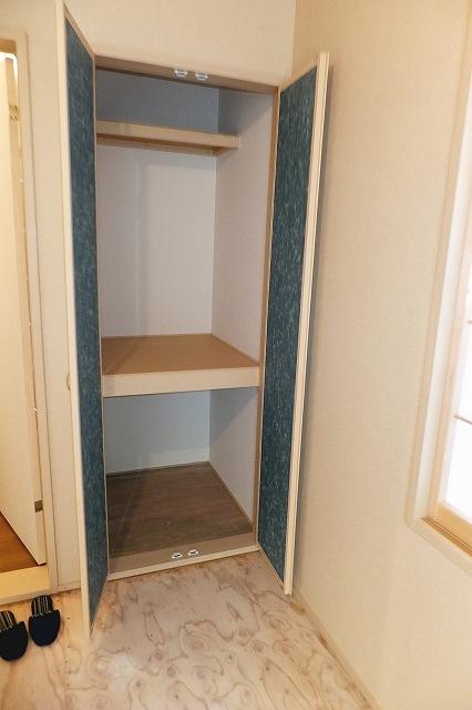 Receipt. Armoire Indoor (December 29, 2013) Shooting