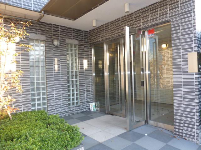 Entrance. Common areas