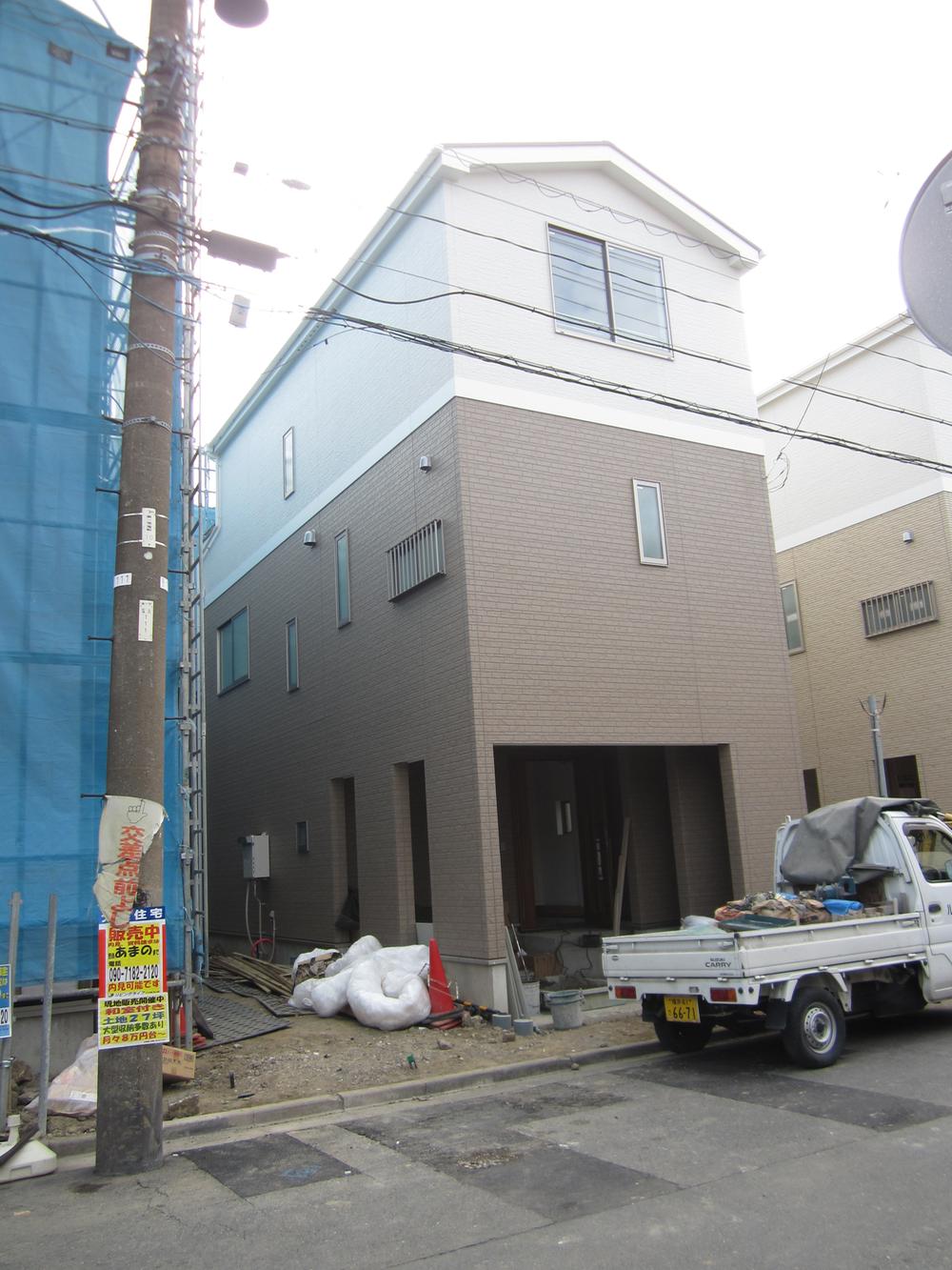 Local photos, including front road. Local (12 May 2013) Shooting There are various floor plan pattern. 